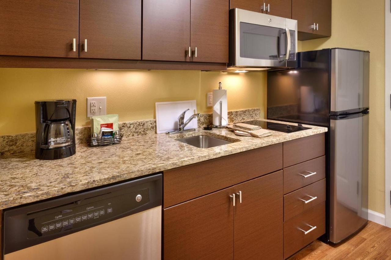 Towneplace Suites By Marriott Дикинсон Экстерьер фото