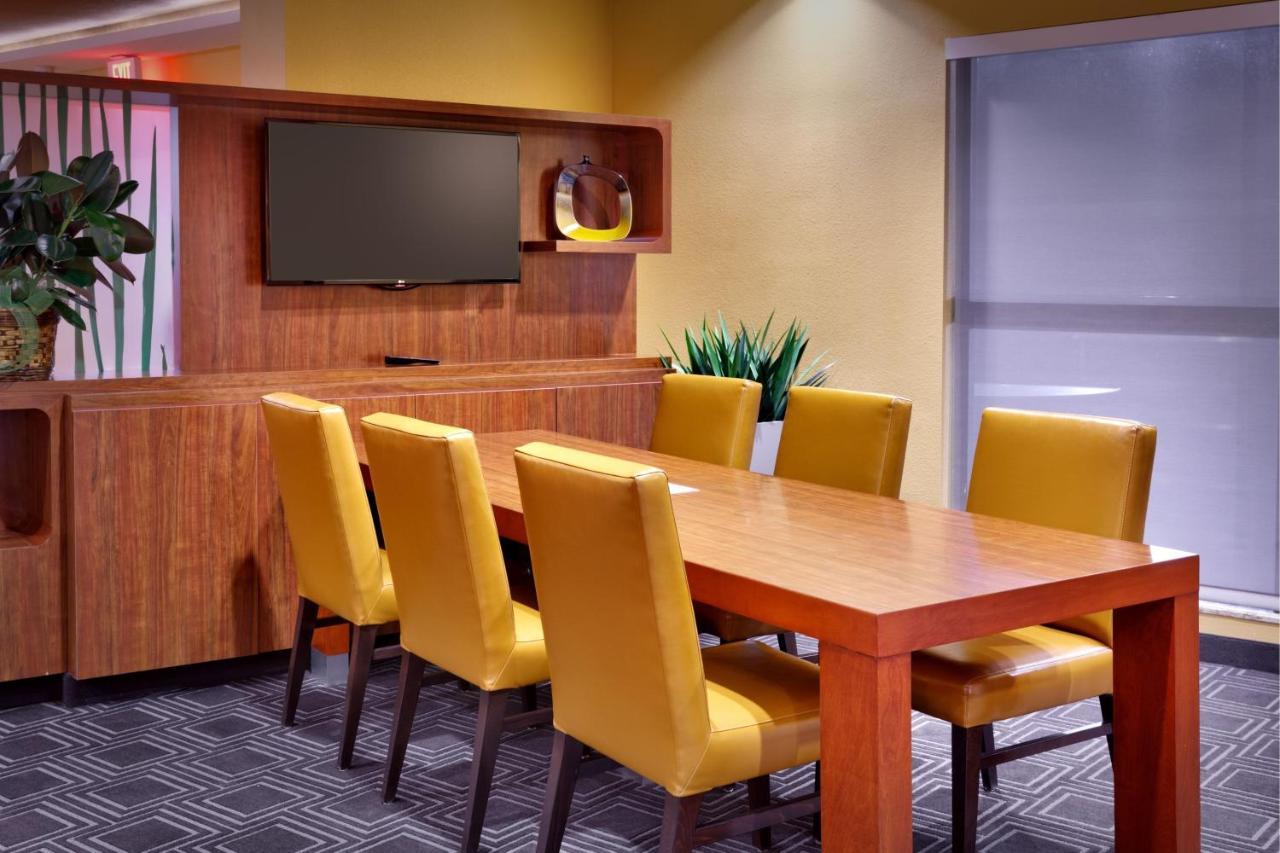 Towneplace Suites By Marriott Дикинсон Экстерьер фото