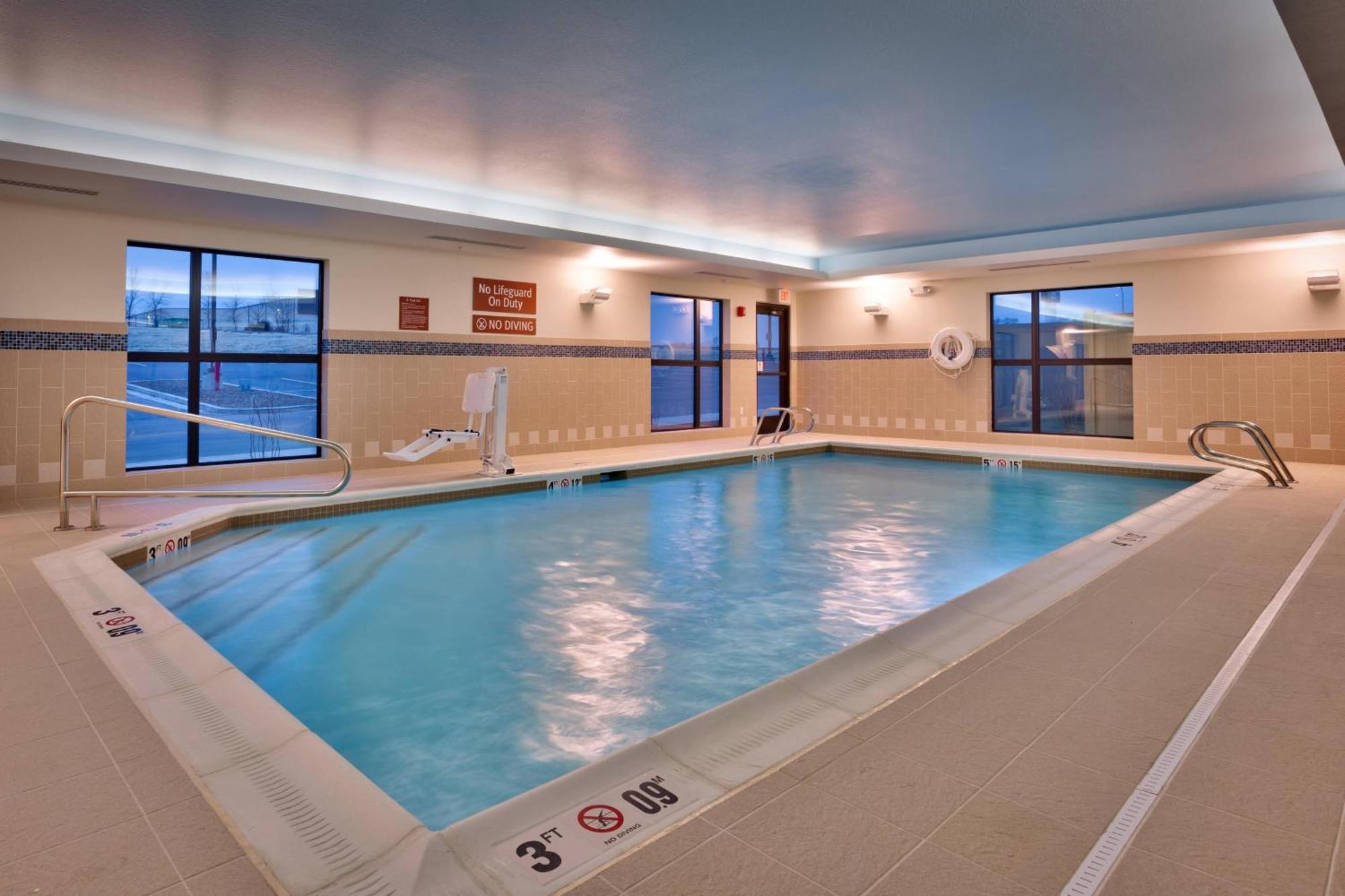 Towneplace Suites By Marriott Дикинсон Экстерьер фото